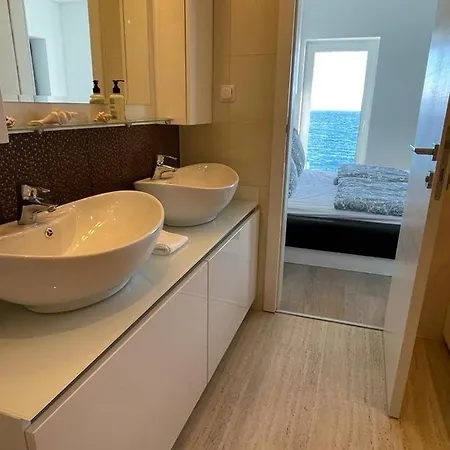 Apartment First Row To The Sea