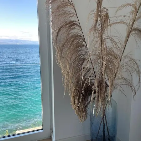 First Row To The Sea Опатія