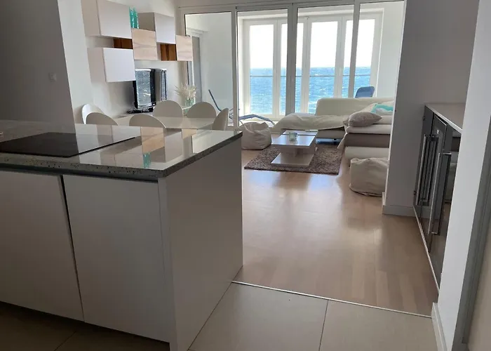 First Row To The Sea Apartmán