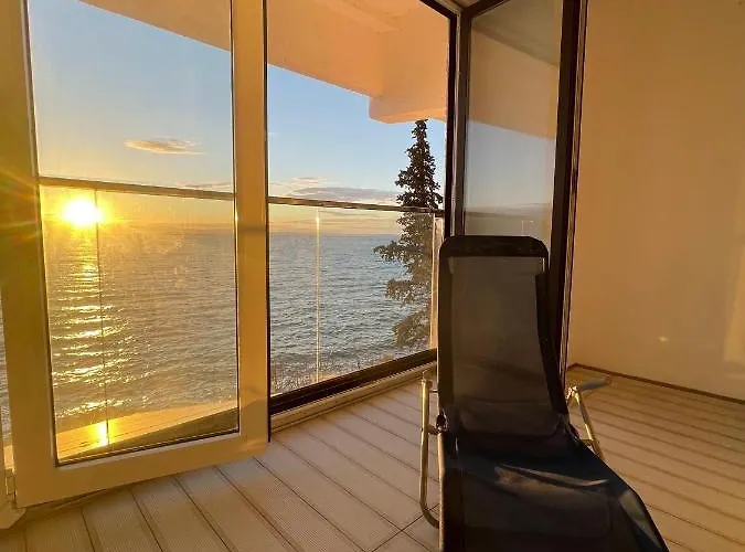 First Row To The Sea Апартаменты *