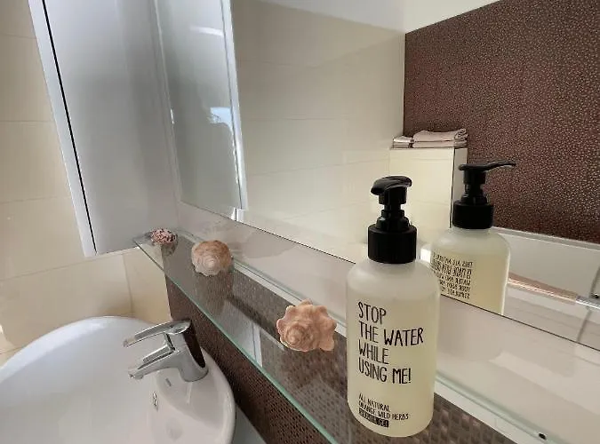 Апартаменты First Row To The Sea