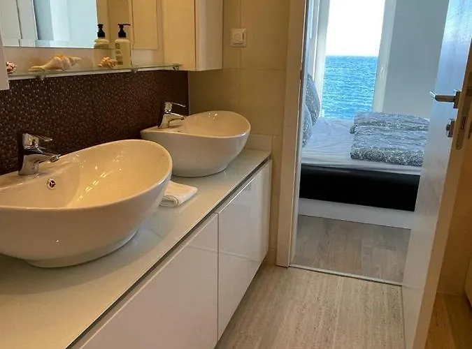 Apartment First Row To The Sea