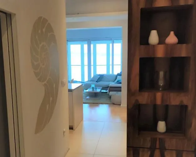 First Row To The Sea Apartment