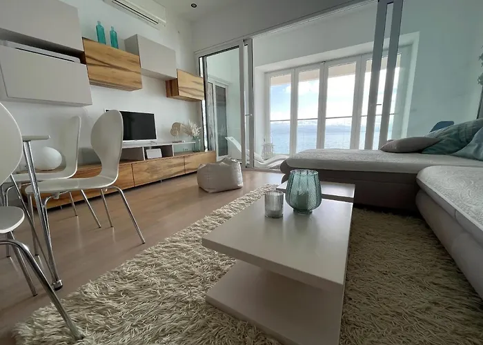 First Row To The Sea Apartment