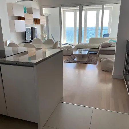 First Row To The Sea Apartament