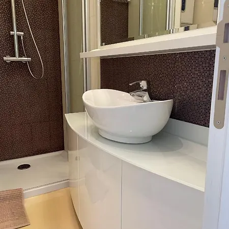 Apartament First Row To The Sea