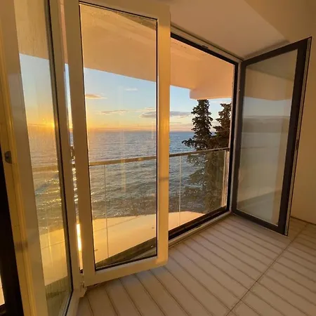 Apartament First Row To The Sea *