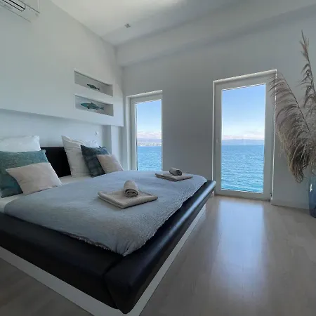 Apartament First Row To The Sea *