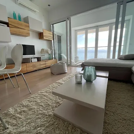 First Row To The Sea Apartament