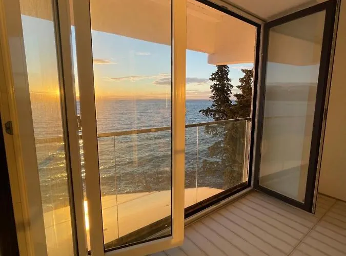 Apartman First Row To The Sea *